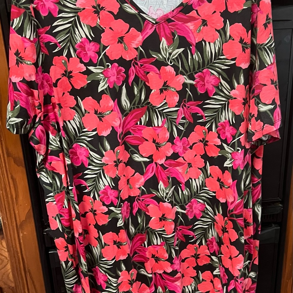 Floral V-Neck Women's easy fit tee